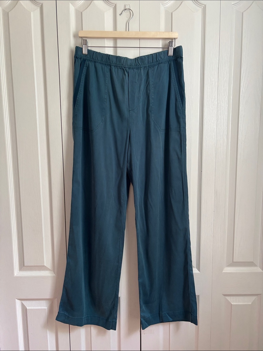 Soft Surroundings Green Pull On Pant. Wide Leg. Size Medium